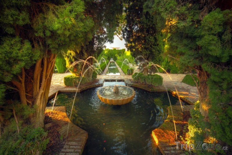 granada-zahrady-u-palace-alhambra-w-3875